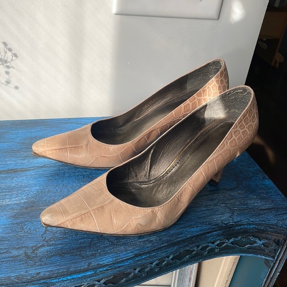 Stuart Weitzman Shoes - STUART WEITZMAN 8.5 used heels